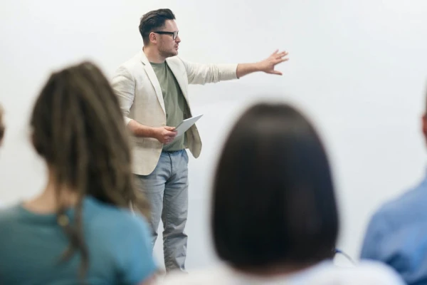 Como era a educação nas escolas antigamente?