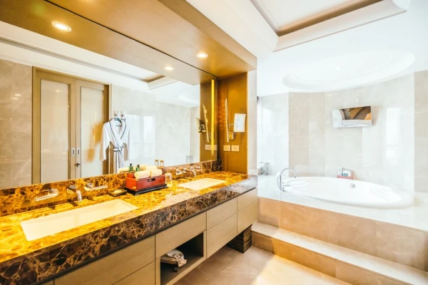 Modern bathroom with big mirror 1203 1497