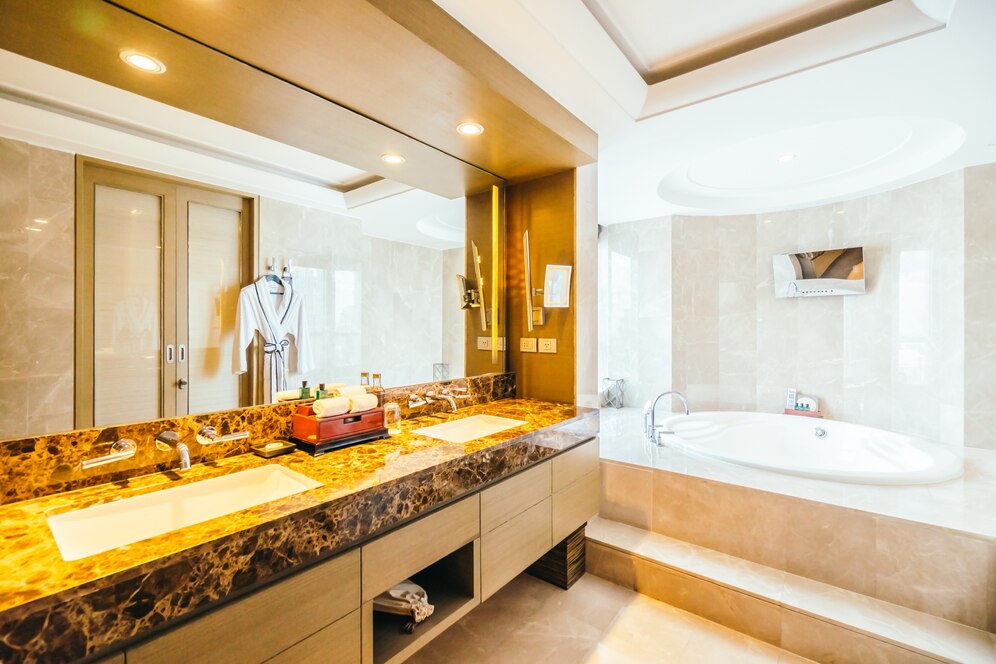 modern-bathroom-with-big-mirror_1203-1497