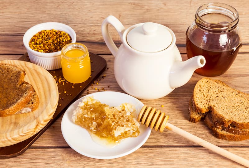 Pequeno almoço saudavel e organico com mel doce