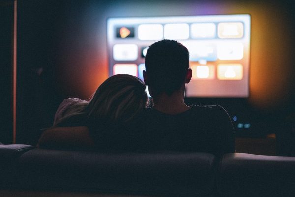 As 5 Séries Mais Assistidas do Momento e Por Que Você Deveria Dar uma Chance